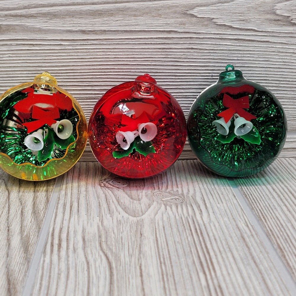 3 Diorama Hard Plastic Christmas Tree Ornament Bells Bow Gold‎ Red Green Vtg